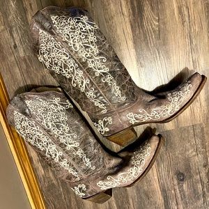 Corral Floral Embroidered Boots Size 10